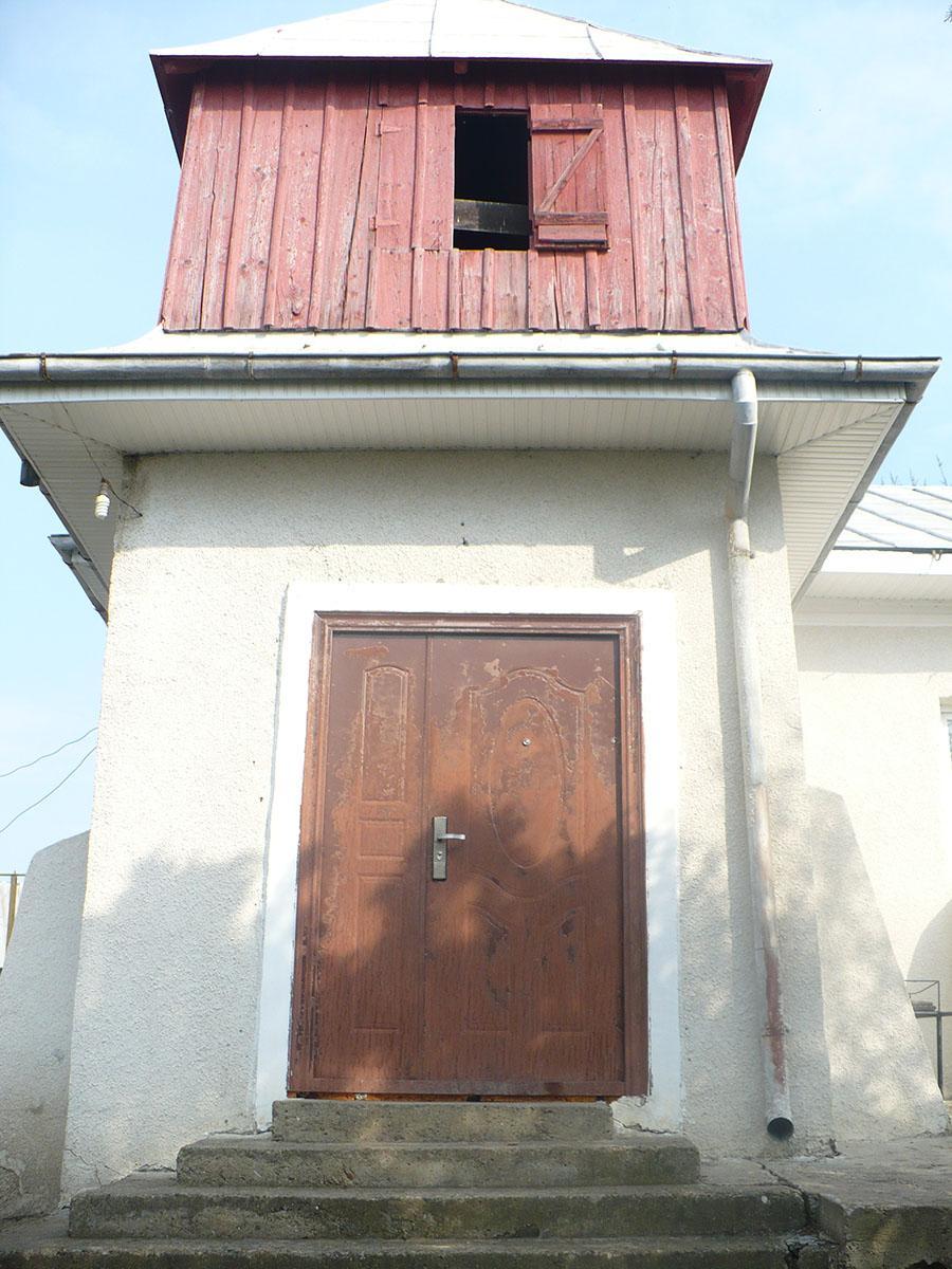 Biserica - vedere exterioară