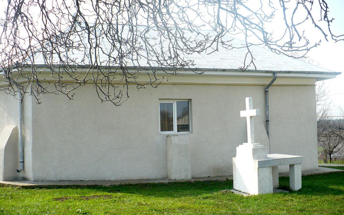 Biserica - vedere exterioară